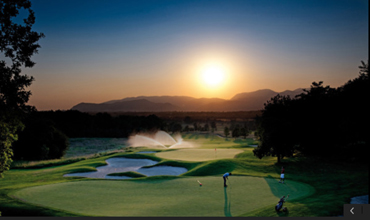  GOLF CLUB ARZAGA Zwei einzigartige, von zwei Golflegenden internationalen Rufs entworfene Kurse, ein Übungsplatz mit herrlichem Panoramablick und eine Pitch und Putt-Anlage, wo Sie sich auf die Golfrunde vorbereiten können. Wo möchten Sie heute spielen? 