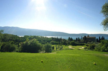 Hotel Residence Miralago Zimmer und Apartments ist in der Nähe von der grössten und schönsten Golfplatz am Gardasee