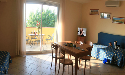 Family Room une grande chambre familiale, vue sur le lac, réfrigérateur de confort, balcon couvert, piscine, parties de lac