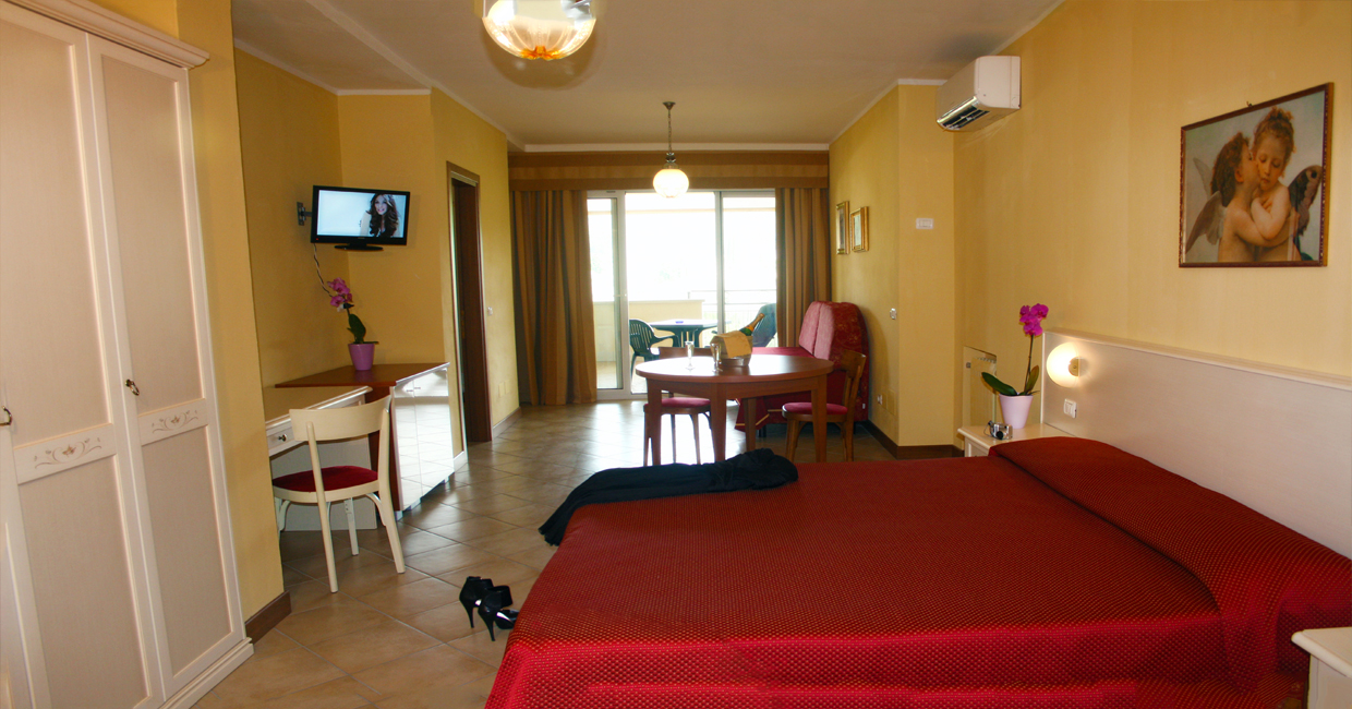 Family Rooms Room hotel ideale per una vacanza in barca sul lago di Garda