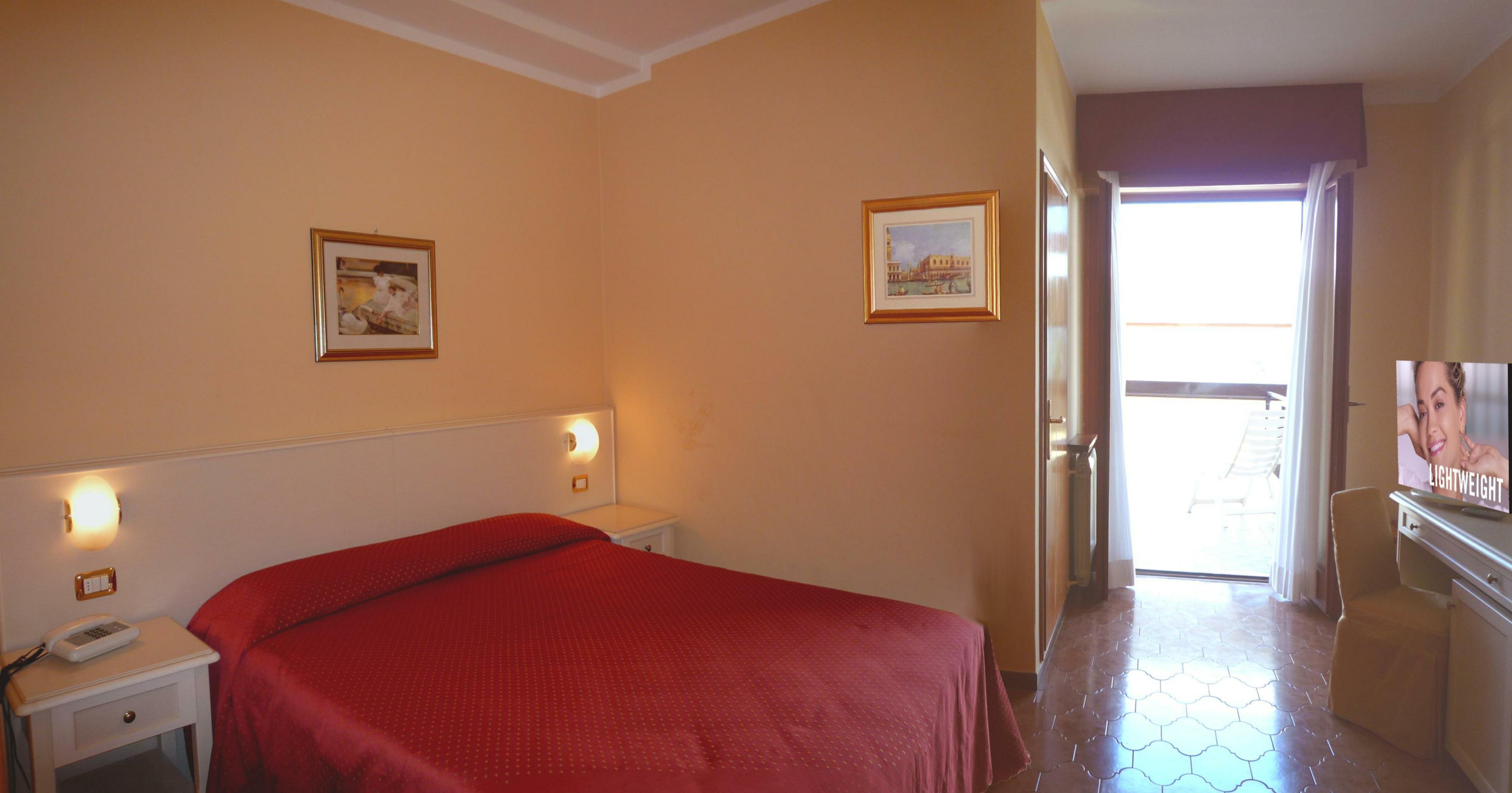 Manerba Tweepersoonskamer in Manerba Een vakantie in de buurt van de Golf van Garda waar u geld kunt besparen zonder in te boeten aan luxe