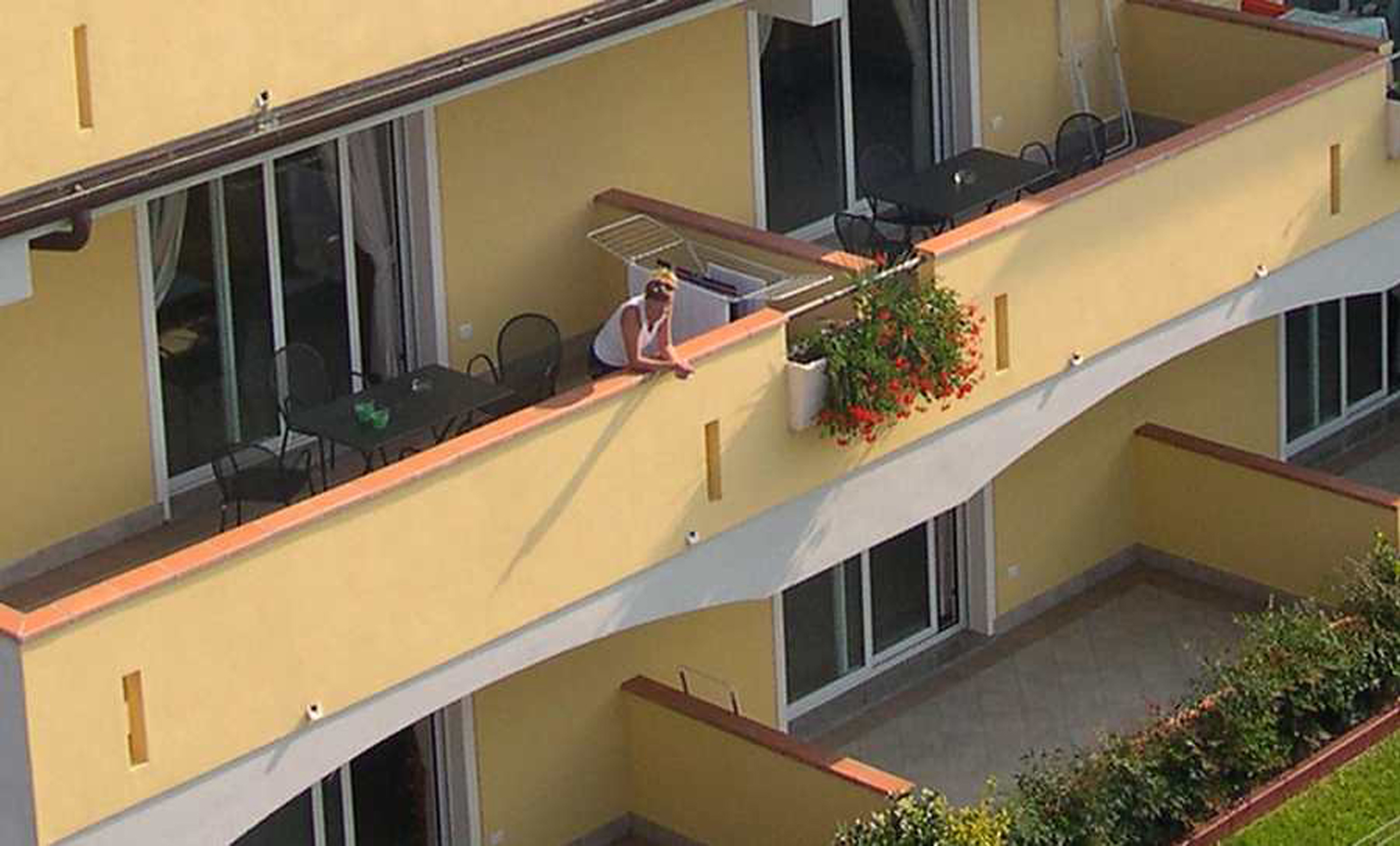 Grandi camere famigliari Manerba, ben arredate in un hotel tranquillo sul lago di Garda