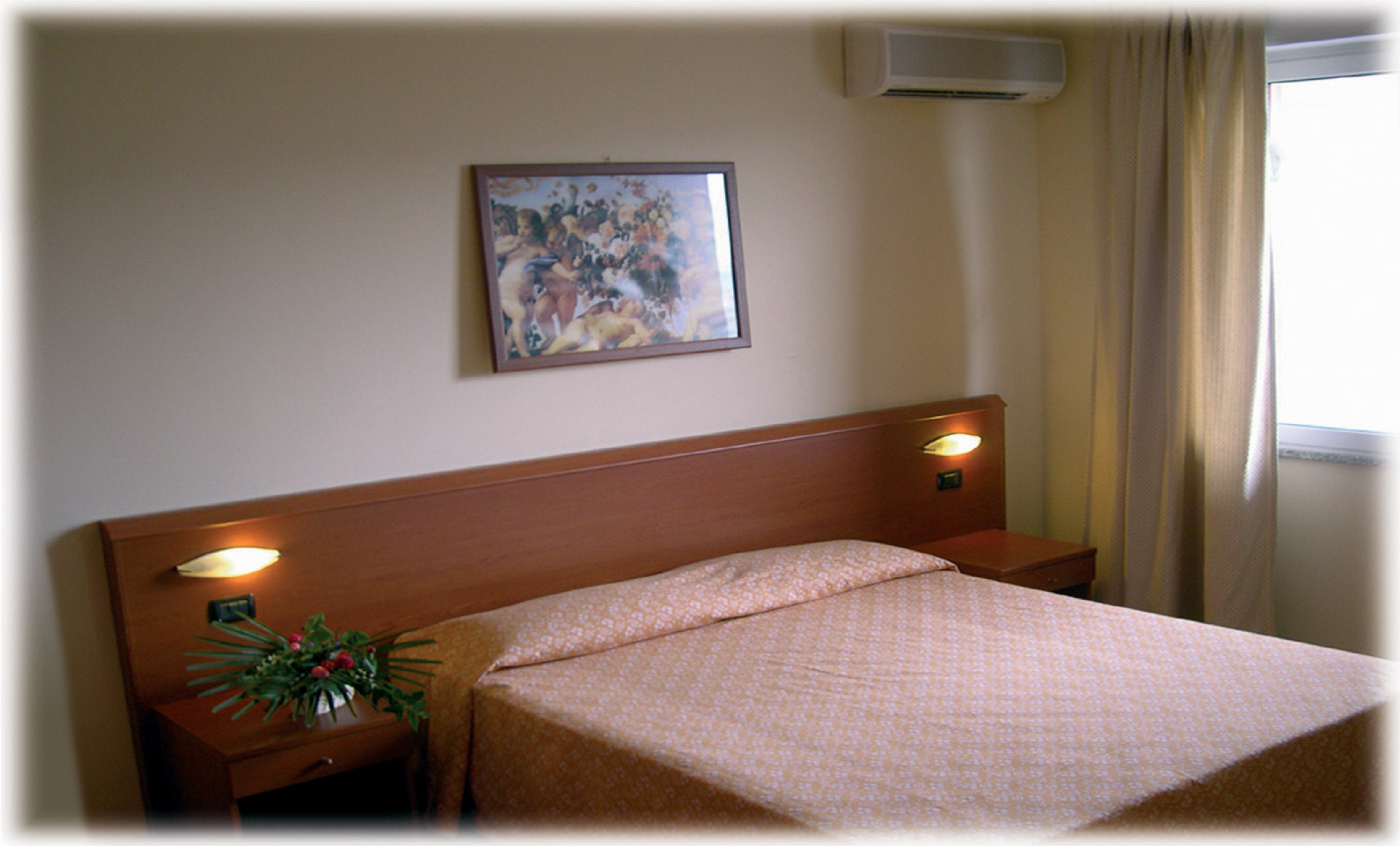 Big Family Rooms in Manerba ideal hotel for a boat holiday on Lake Garda