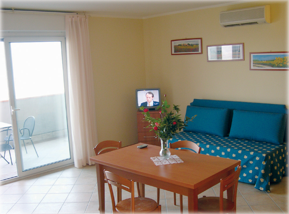 Big Family Rooms in Manerba For a holiday in Manerba, in comfort, coffee maker, refrigerator, air conditioning, garage